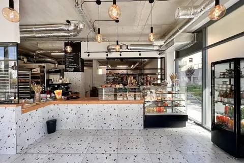 Beef, Cakes \& Shakes photo 4